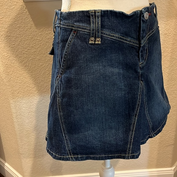 BCBG Maxazria Jeans Denim Skirt Size 4 - Picture 2 of 16
